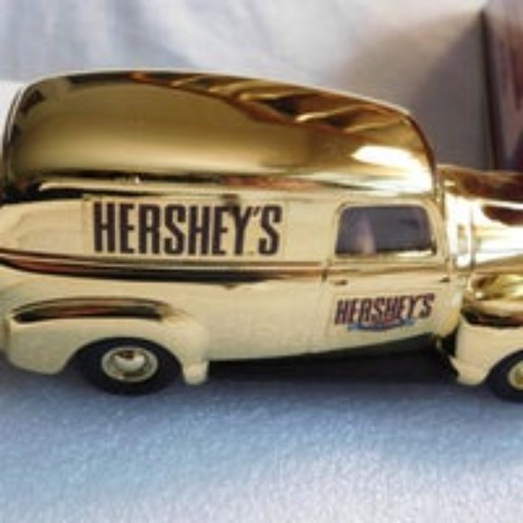ERTL HERSHEY'S 1950 DIE CAST CHEVY VAN COLLECTIBLE - Picture 8 of 11